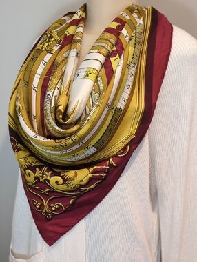 Hermēs Astrologie Dies et Hore Silk Maroon Gold Scarf